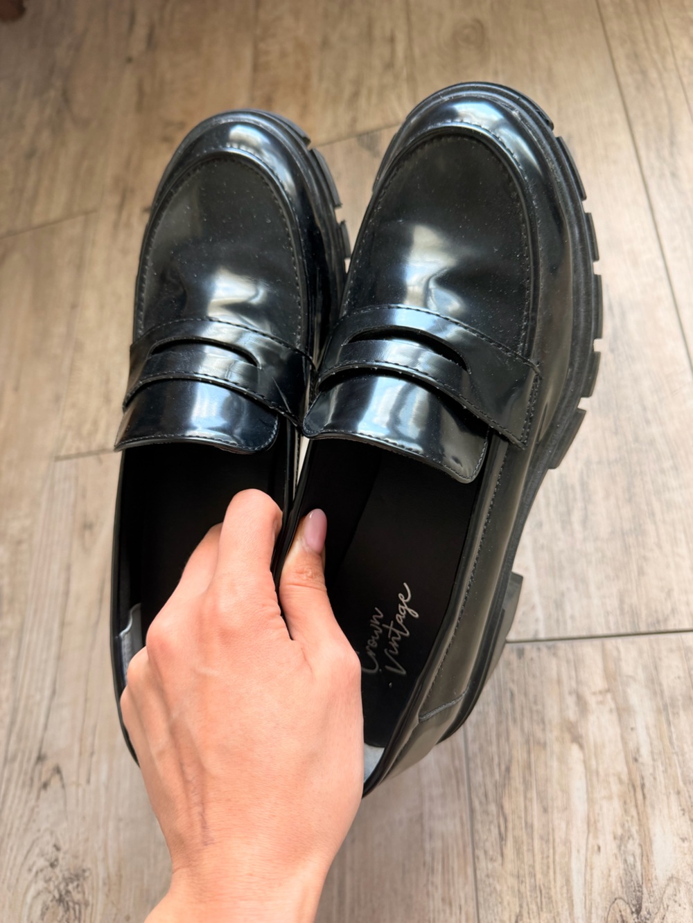 Crown Vintage Black Loafer, Size W8.5